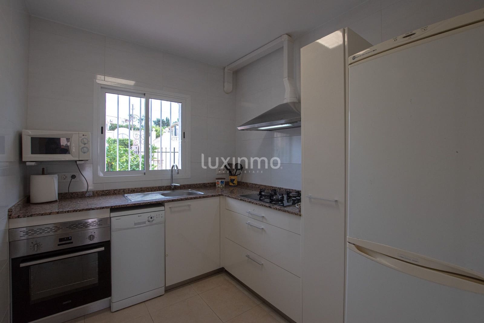Villa/Maison de 3 chambres à louer à Calpe / Calp avec garage - 1 600 € (Ref: 10079216)