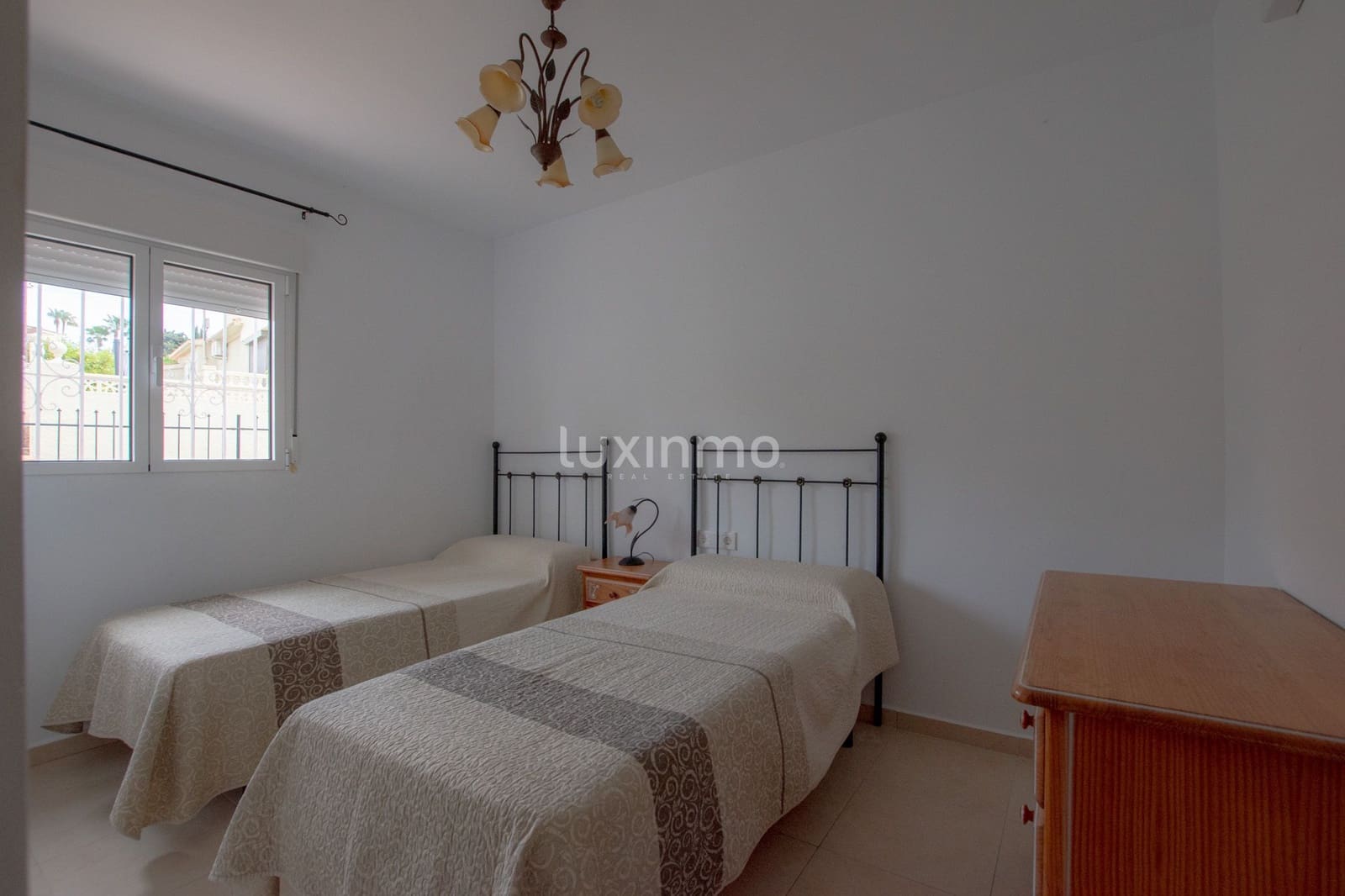 Villa/Maison de 3 chambres à louer à Calpe / Calp avec garage - 1 600 € (Ref: 10079216)