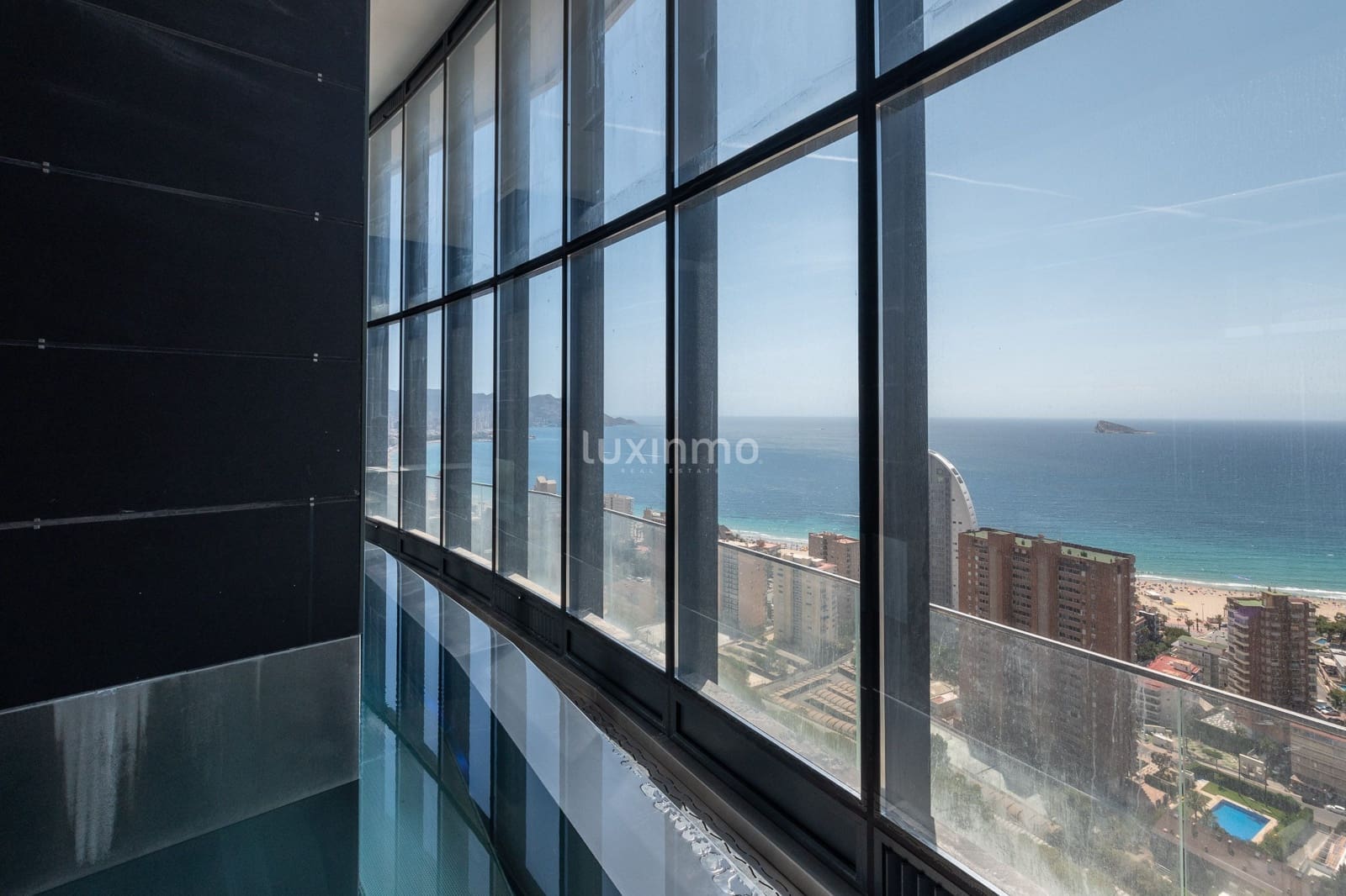 2 soveværelse Lejlighed til salg i Benidorm med swimmingpool garage - € 674.000 (Ref: 10079219)