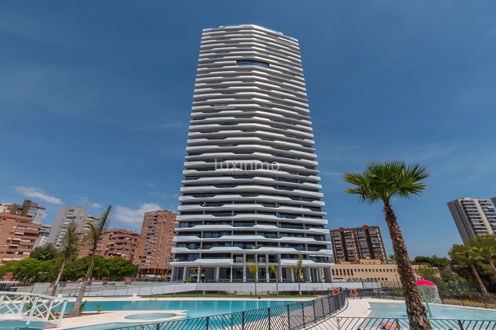 2 soveværelse Lejlighed til salg i Benidorm med swimmingpool garage - € 674.000 (Ref: 10079219)