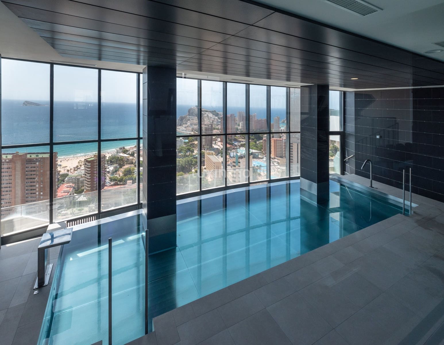 2 soveværelse Lejlighed til salg i Benidorm med swimmingpool garage - € 674.000 (Ref: 10079219)