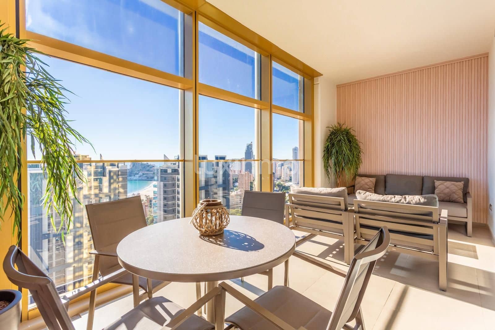 2 Zimmer Apartment zu vermieten in Benidorm mit Garage - 2.600 € (Ref: 10079227)
