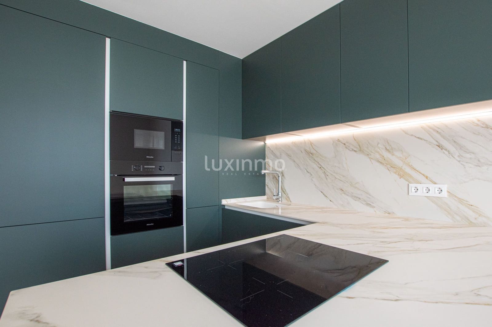 3 slaapkamer Penthouse te huur in Calpe / Calp met zwembad garage - € 7.000 (Ref: 10079233)