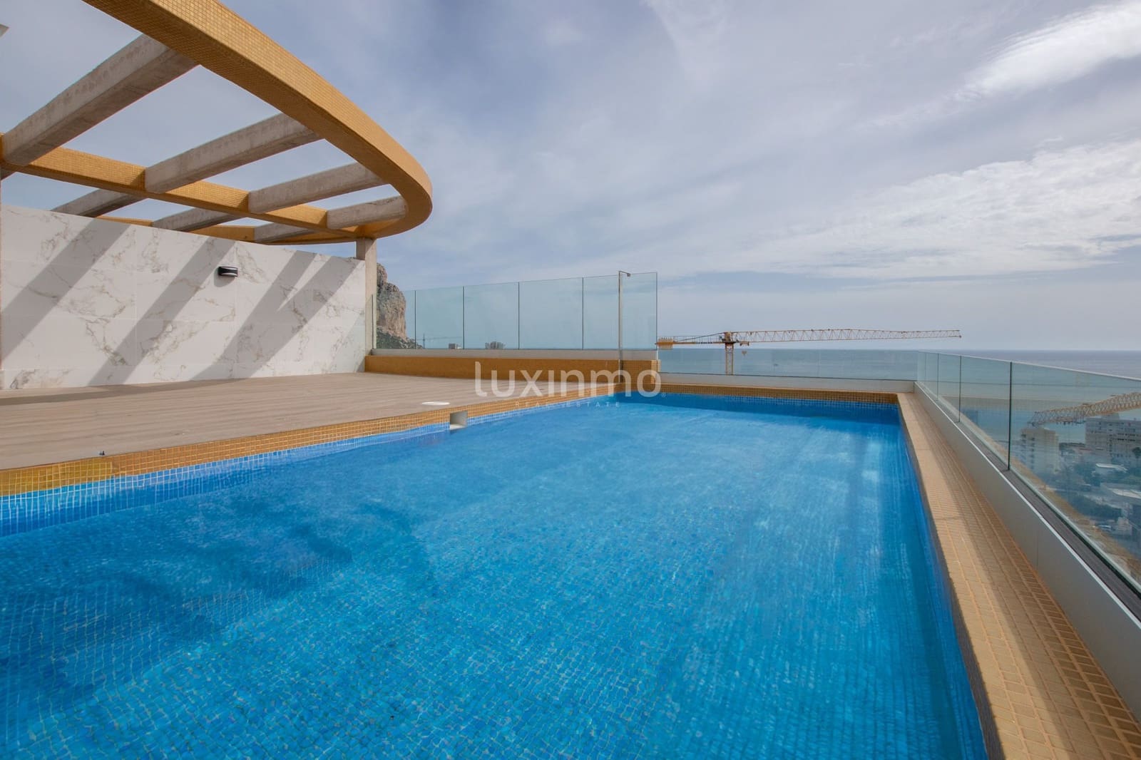 3 slaapkamer Penthouse te huur in Calpe / Calp met zwembad garage - € 7.000 (Ref: 10079233)