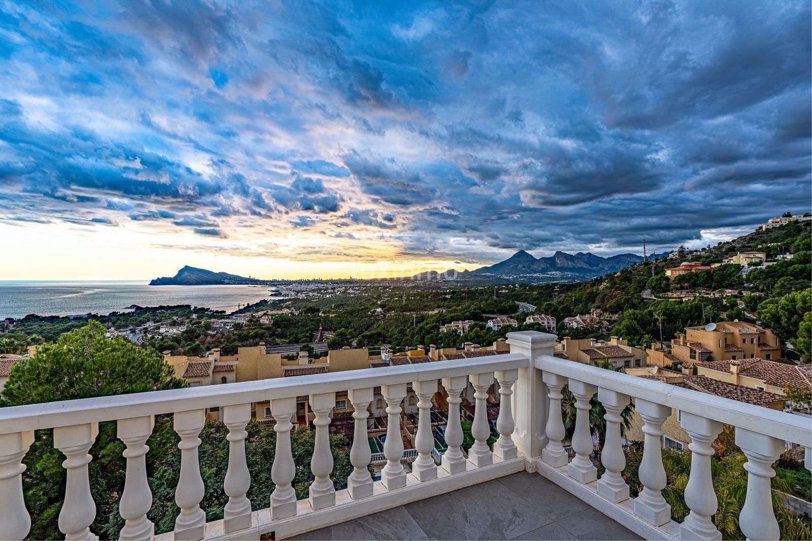 3 slaapkamer Huis te koop in Altea met zwembad garage - € 655.000 (Ref: 10079240)