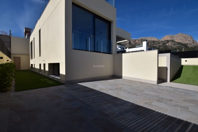 4 soverom Villa til salgs i Polop med svømmebasseng garasje - € 970 000 (Ref: 10079265)