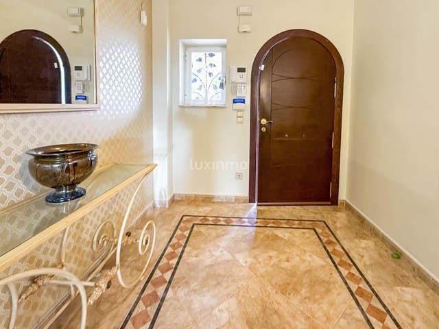 5 quarto Moradia para venda em Benidorm com piscina garagem - 995 000 € (Ref: 10079268)