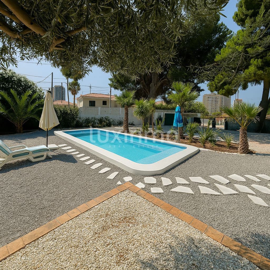 5 quarto Moradia para venda em Calpe / Calp com piscina garagem - 719 000 € (Ref: 10079273)