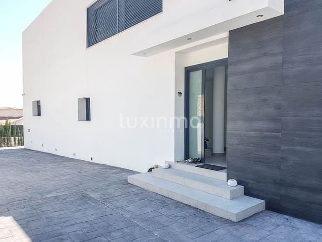 Chalet de 4 habitaciones en Oltamar - Cucarres, Calpe / Calp en venta con piscina garaje - 865.000 € (Ref: 10079285)