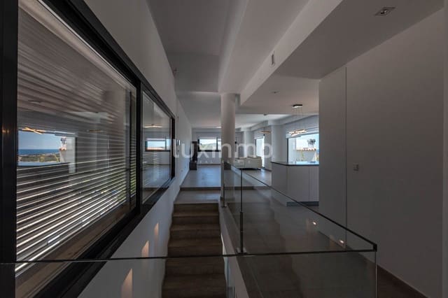 Chalet de 4 habitaciones en Oltamar - Cucarres, Calpe / Calp en venta con piscina garaje - 865.000 € (Ref: 10079285)