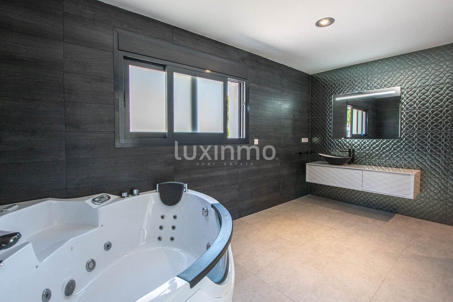 4 soverom Villa til salgs i Calpe / Calp med svømmebasseng garasje - € 865 000 (Ref: 10079285)