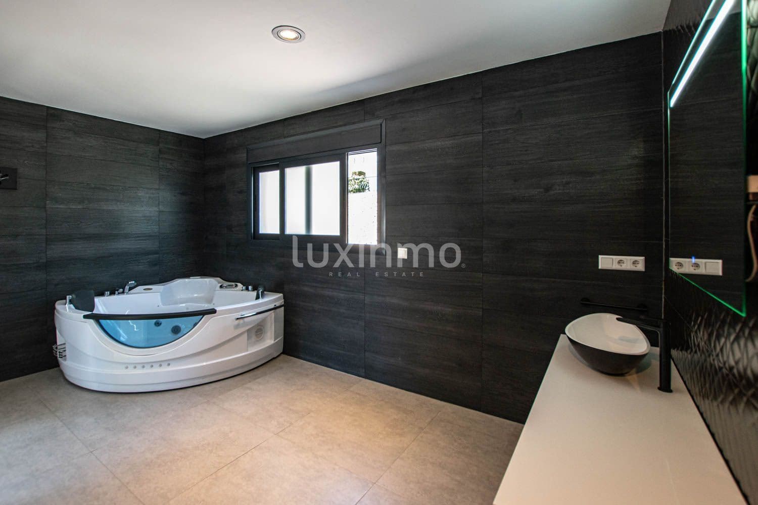 4 soverom Villa til salgs i Calpe / Calp med svømmebasseng garasje - € 865 000 (Ref: 10079285)