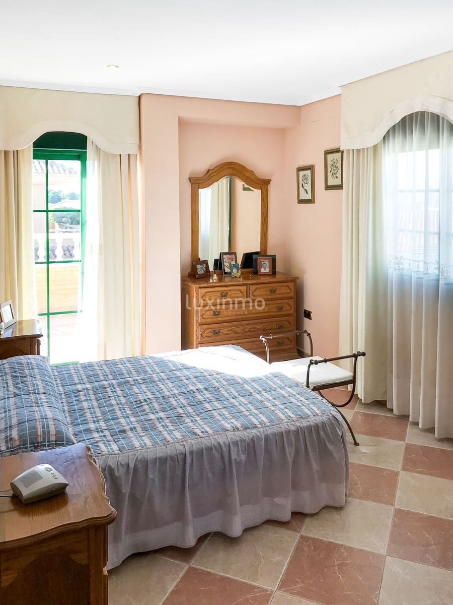 8 soverom Villa til salgs i Benidorm med svømmebasseng garasje - € 950 000 (Ref: 10079286)