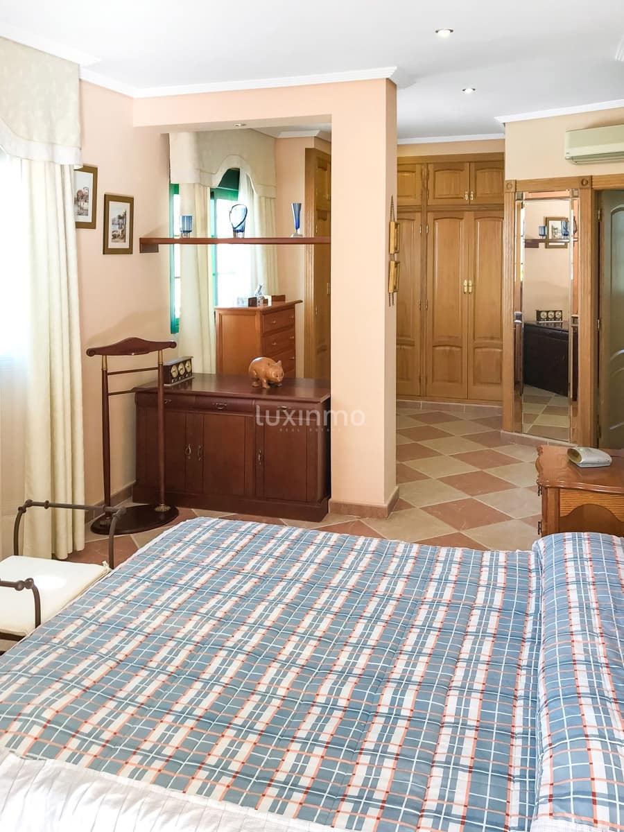 8 soverom Villa til salgs i Benidorm med svømmebasseng garasje - € 950 000 (Ref: 10079286)