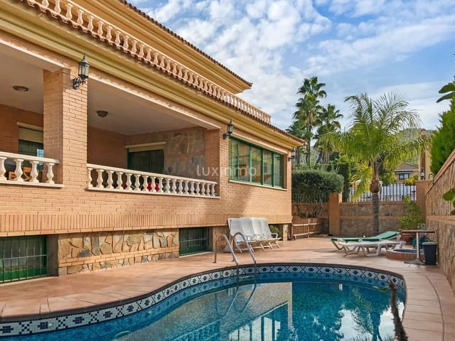 8 quarto Moradia para venda em Rincón de Loix, Benidorm com piscina garagem - 950 000 € (Ref: 10079286)
