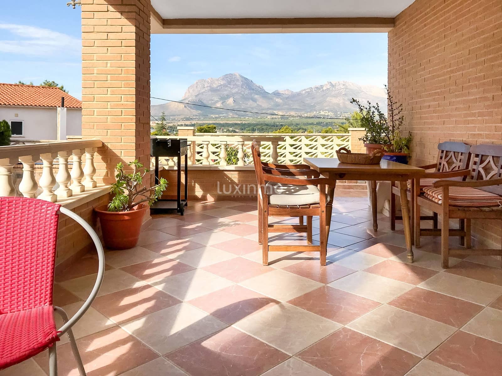8 soverom Villa til salgs i Benidorm med svømmebasseng garasje - € 950 000 (Ref: 10079286)