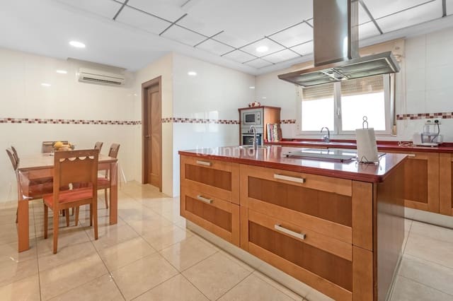 4 slaapkamer Villa te koop in La Nucia met zwembad garage - € 825.000 (Ref: 10079287)