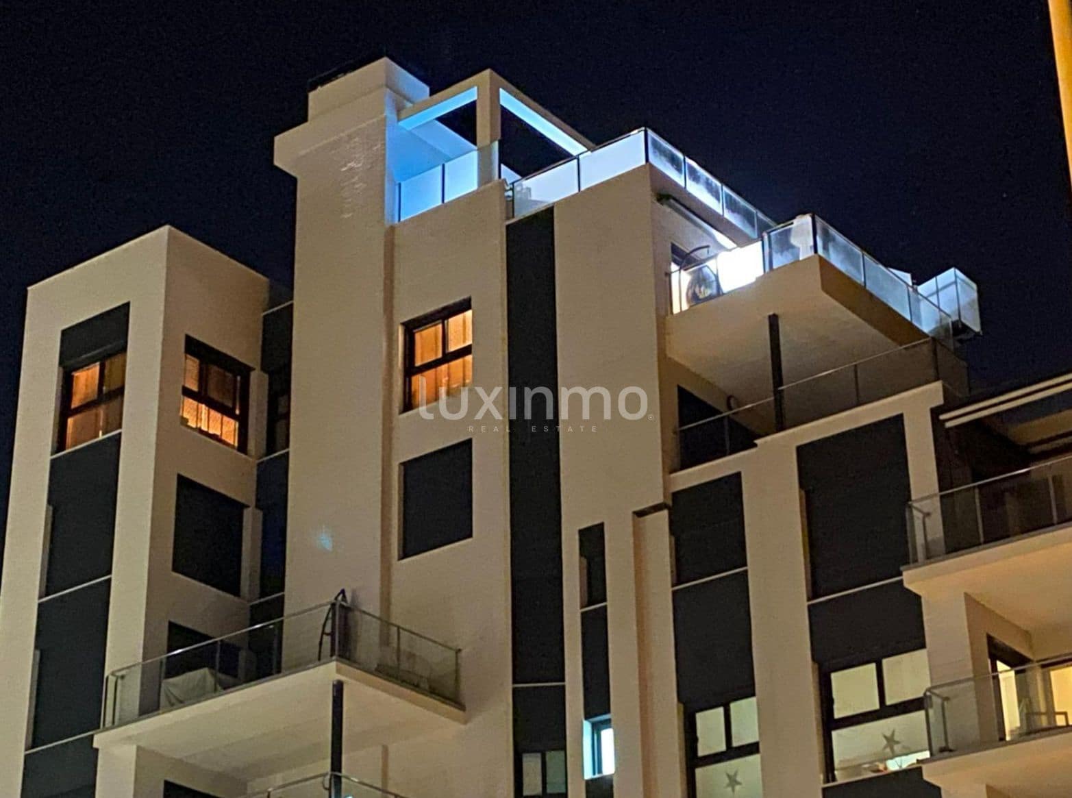 3 sypialnia Penthouse na sprzedaż w Guardamar del Segura z basenem garażem - 595 000 € (Ref: 10079295)