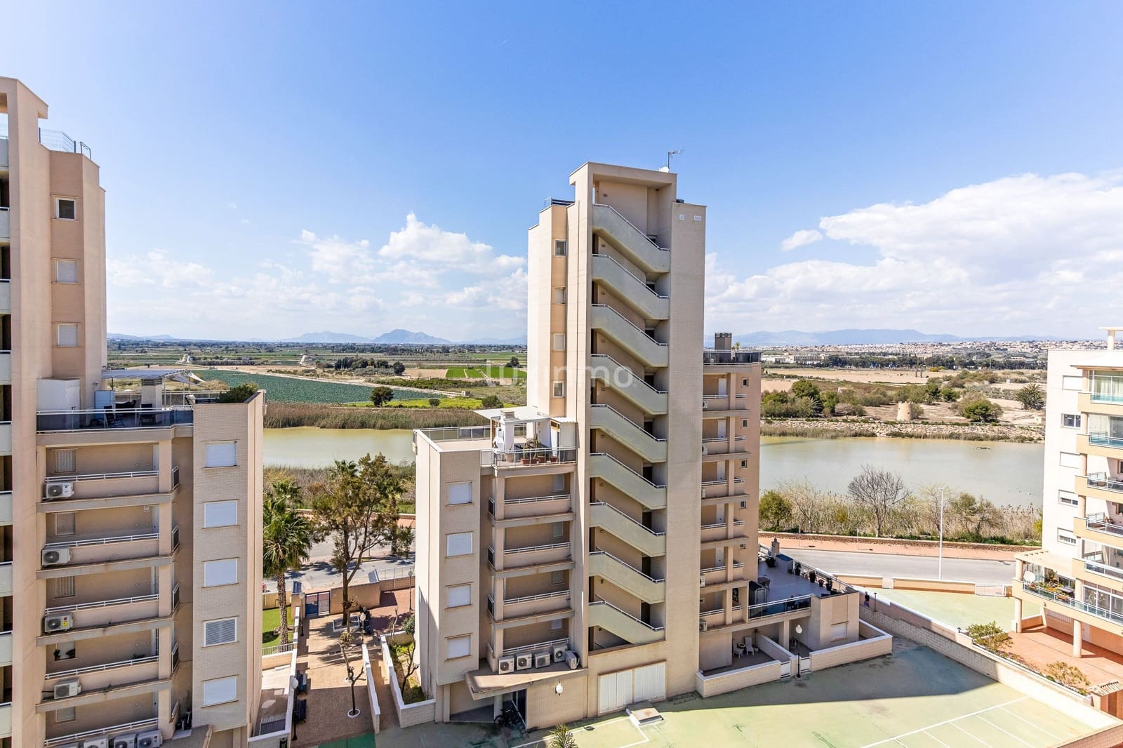 3 sypialnia Penthouse na sprzedaż w Guardamar del Segura z basenem garażem - 595 000 € (Ref: 10079295)