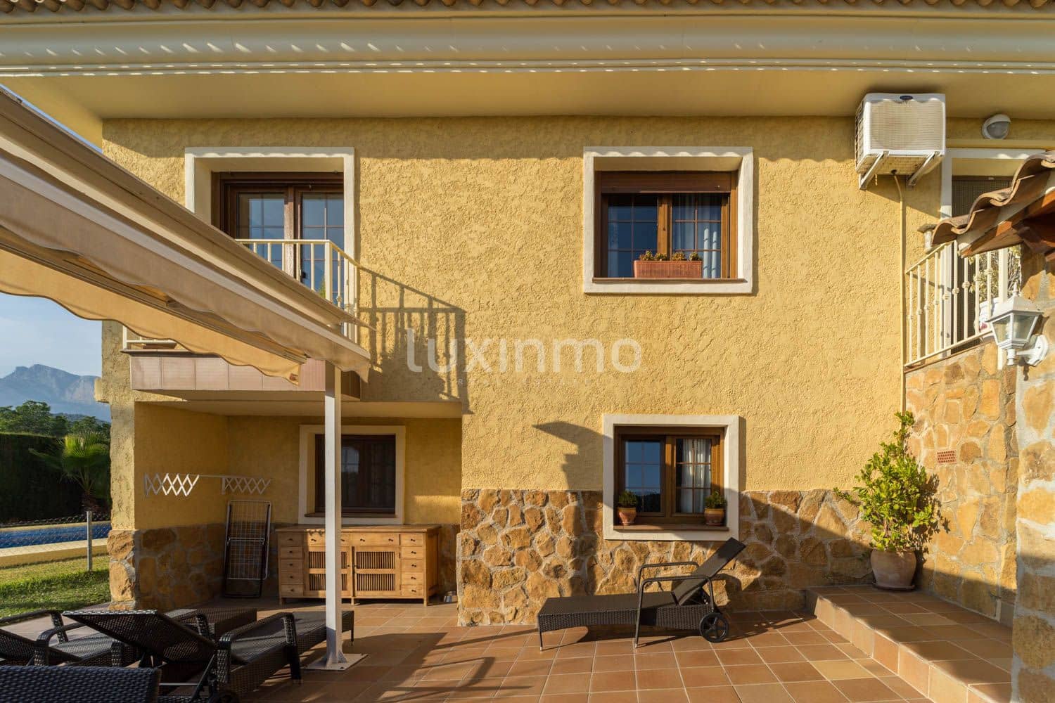 6 bedroom Villa for sale in La Nucia with pool garage - € 840,000 (Ref: 10079298)