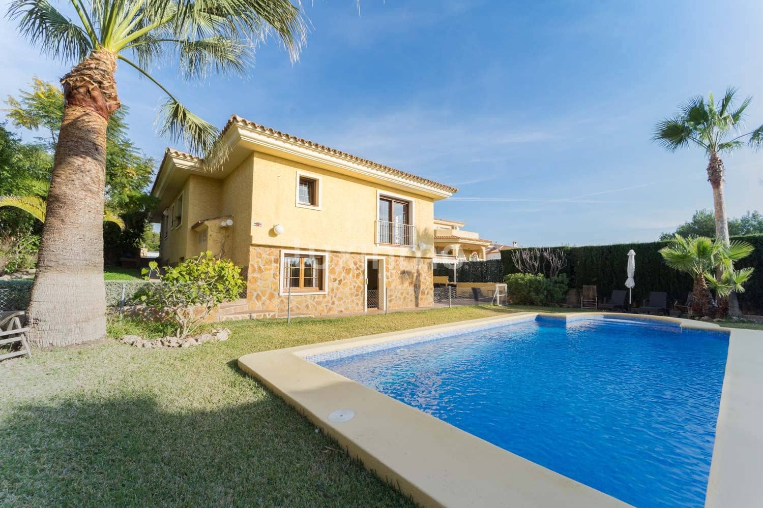 6 bedroom Villa for sale in La Nucia with pool garage - € 840,000 (Ref: 10079298)