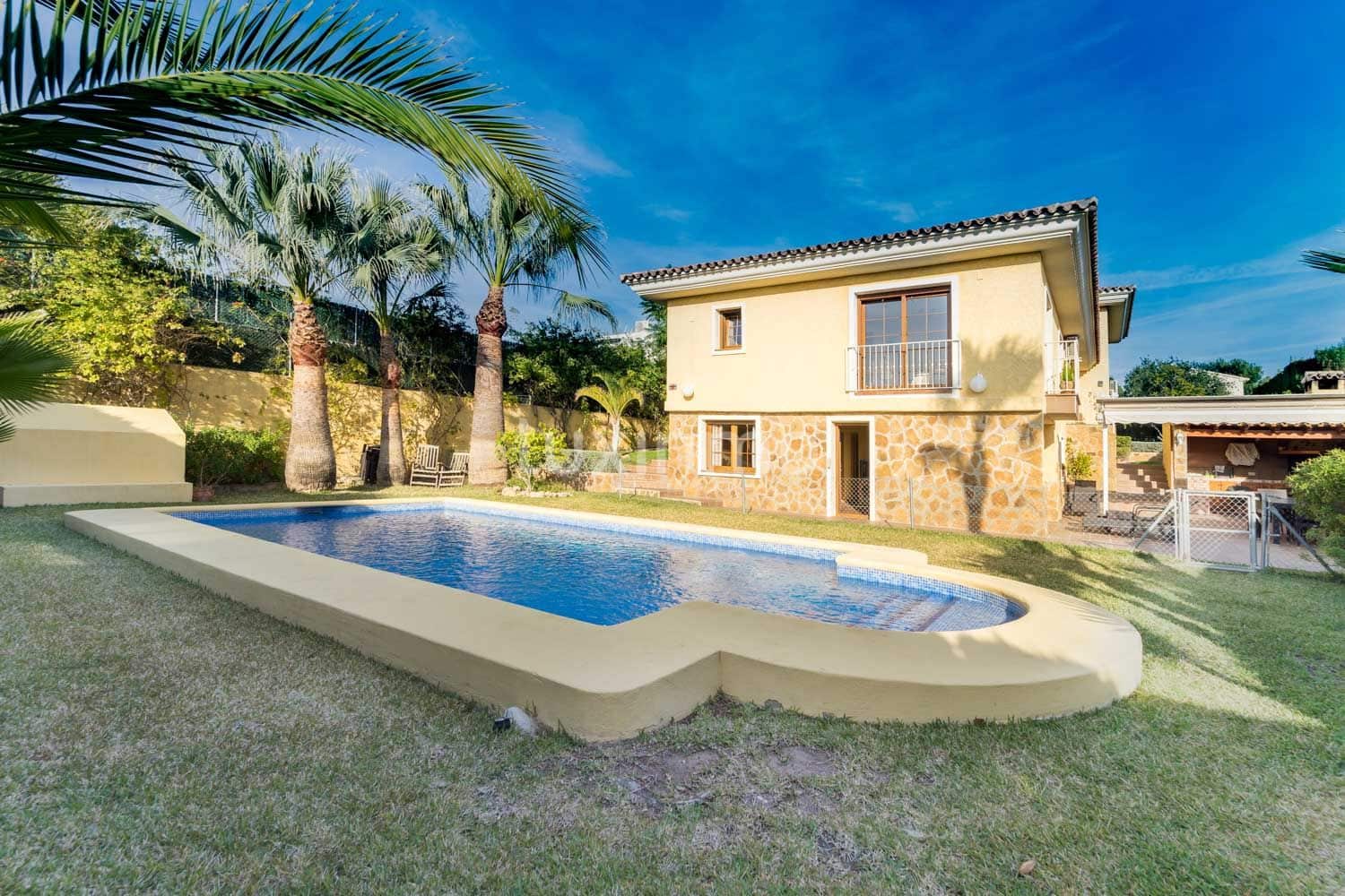 6 bedroom Villa for sale in La Nucia with pool garage - € 840,000 (Ref: 10079298)