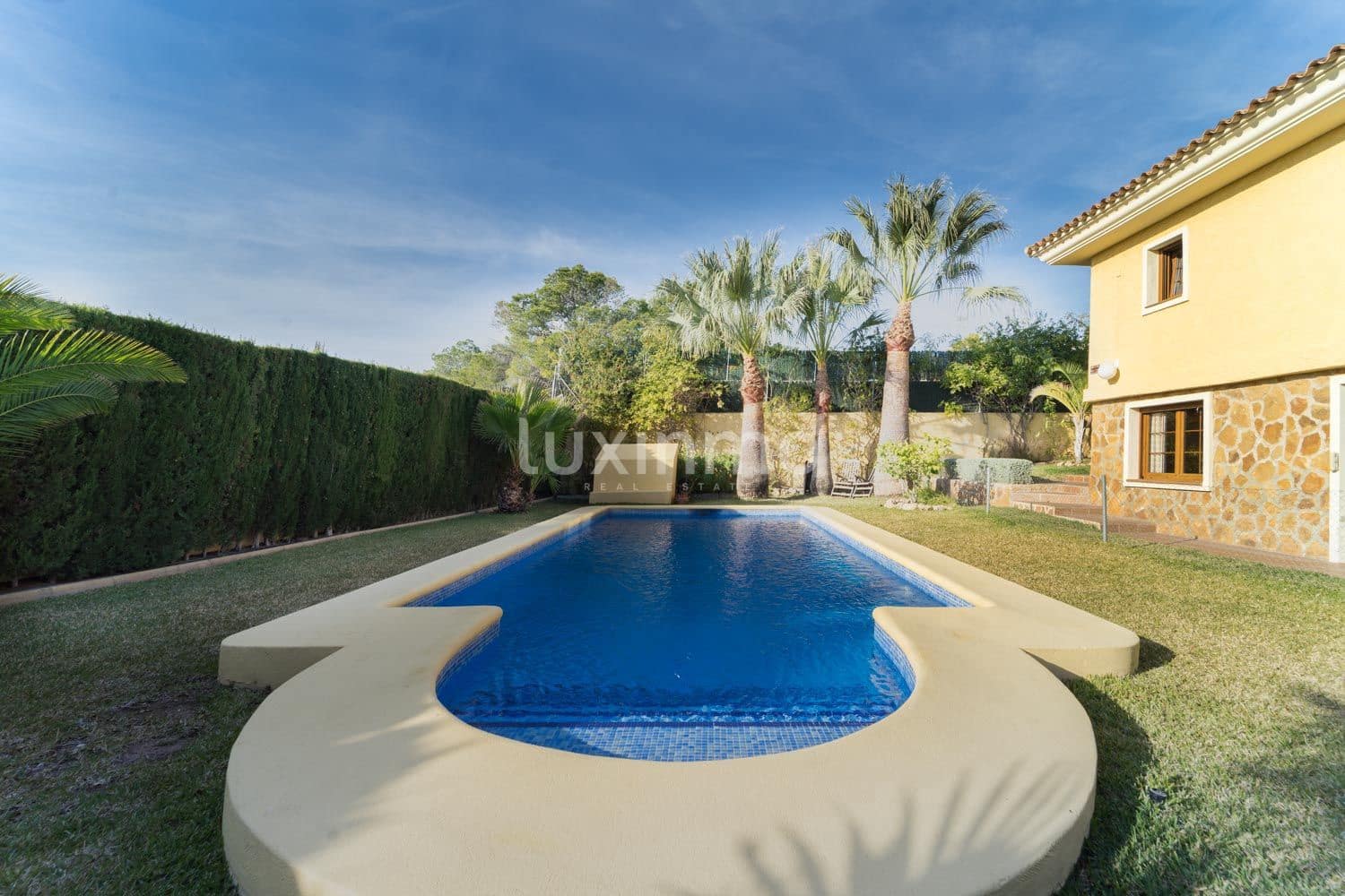 6 bedroom Villa for sale in La Nucia with pool garage - € 840,000 (Ref: 10079298)
