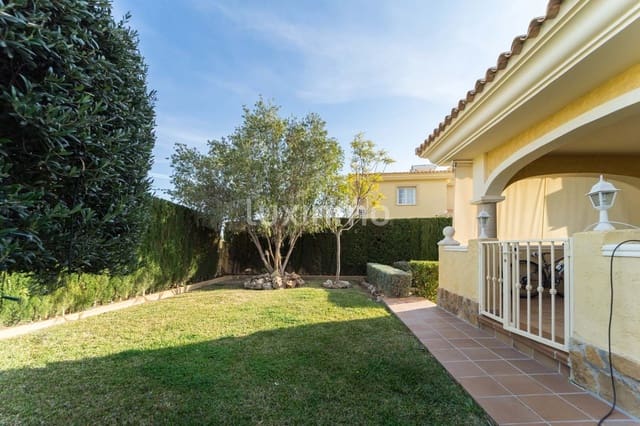 6 bedroom Villa for sale in La Nucia with pool garage - € 840,000 (Ref: 10079298)