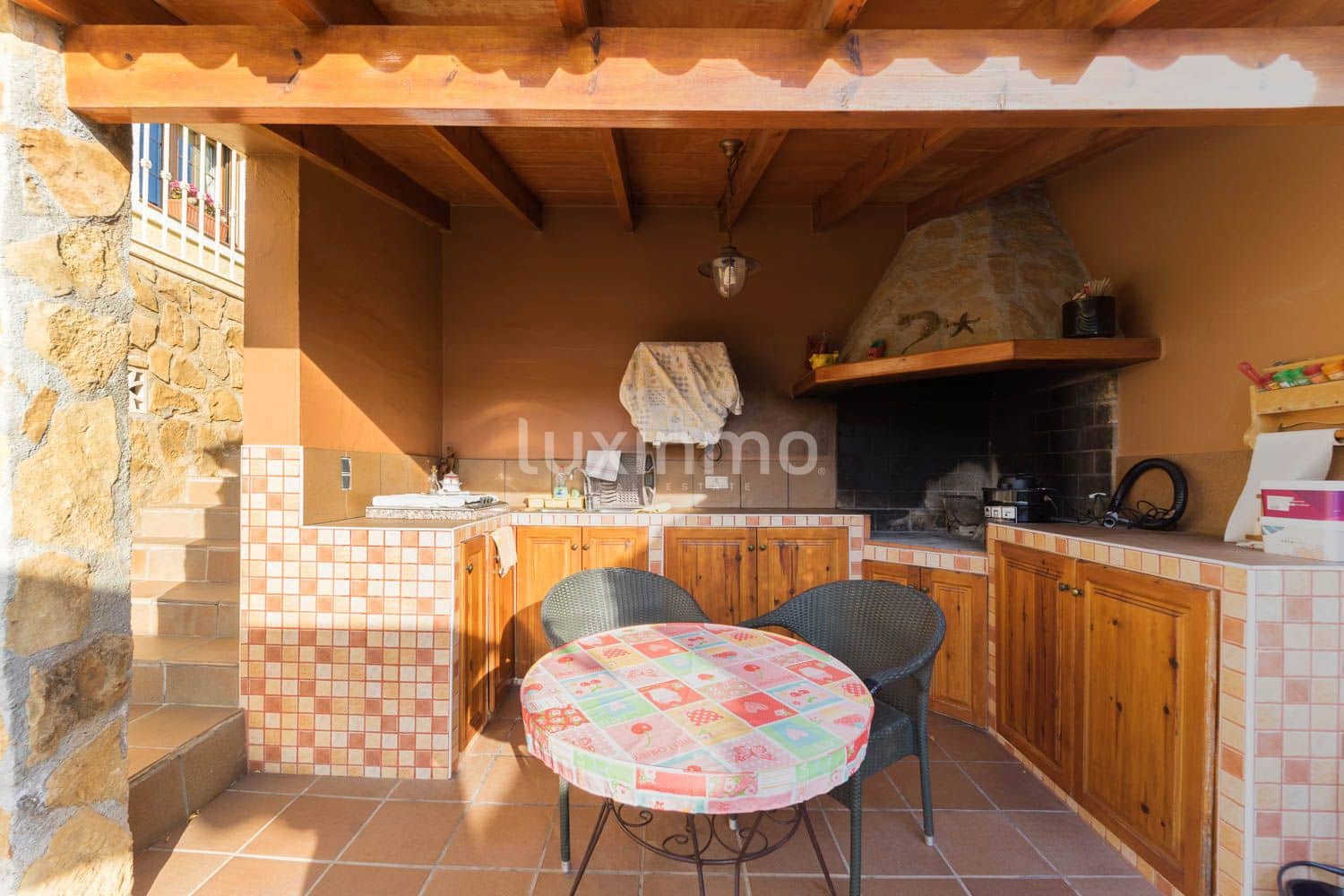 6 bedroom Villa for sale in La Nucia with pool garage - € 840,000 (Ref: 10079298)