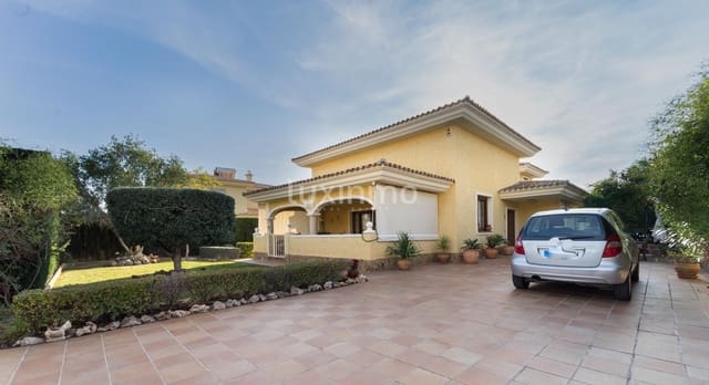 6 bedroom Villa for sale in La Nucia with pool garage - € 840,000 (Ref: 10079298)