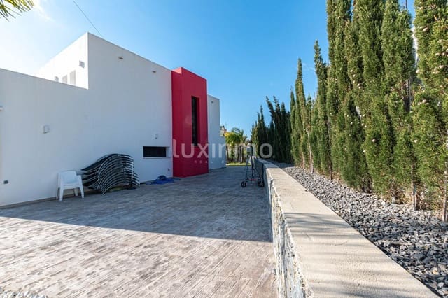 Chalet de 6 habitaciones en Calpe / Calp en venta con piscina garaje - 950.000 € (Ref: 10079301)