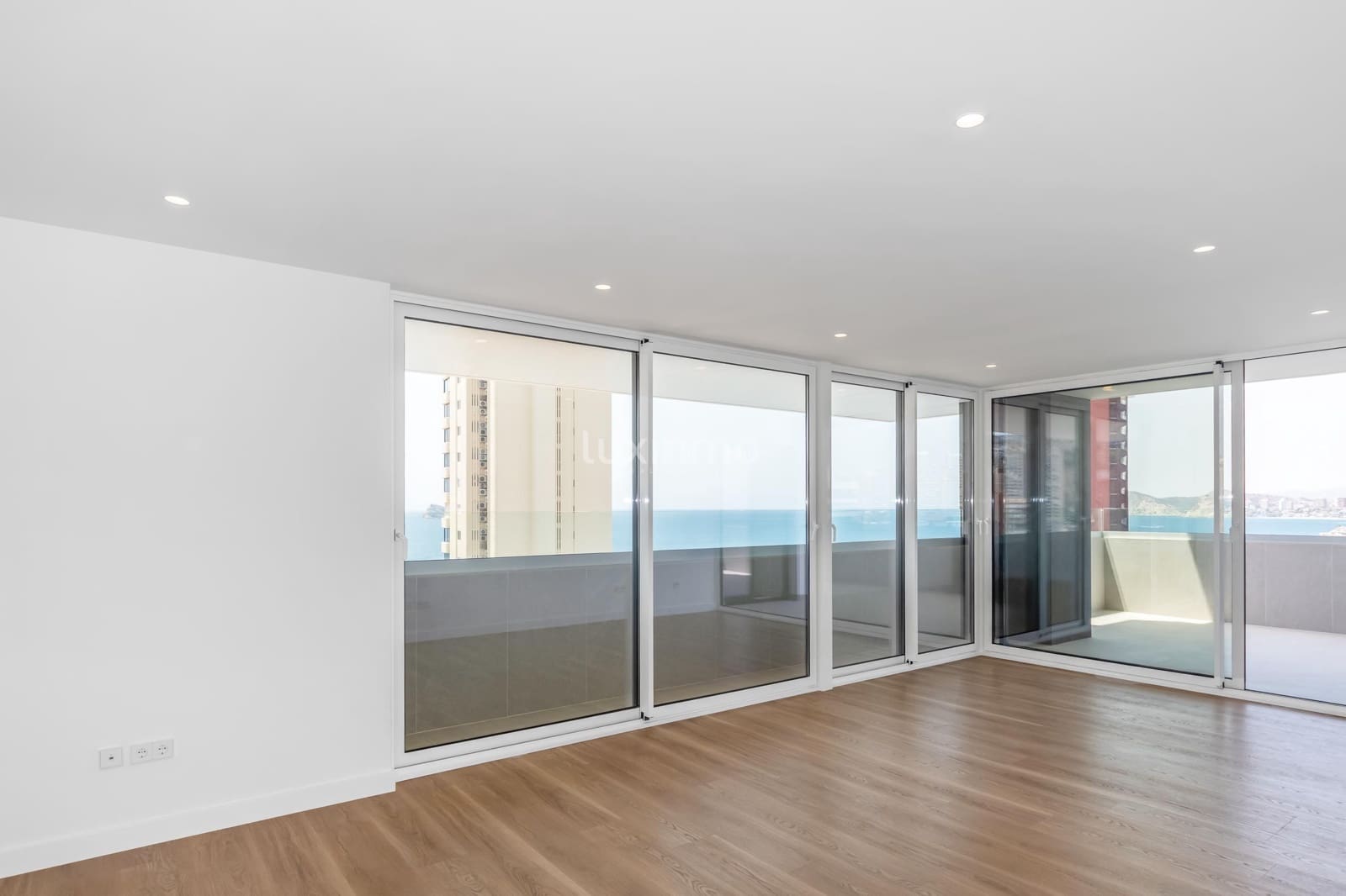 3 quarto Apartamento para venda em Benidorm com piscina - 820 000 € (Ref: 10079305)