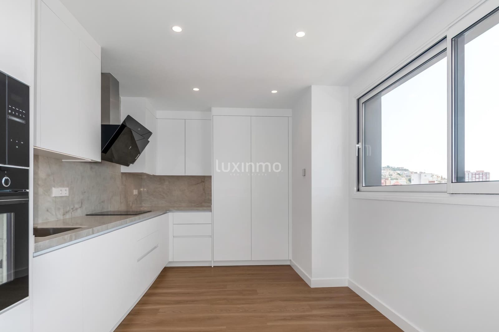 3 quarto Apartamento para venda em Benidorm com piscina - 820 000 € (Ref: 10079305)