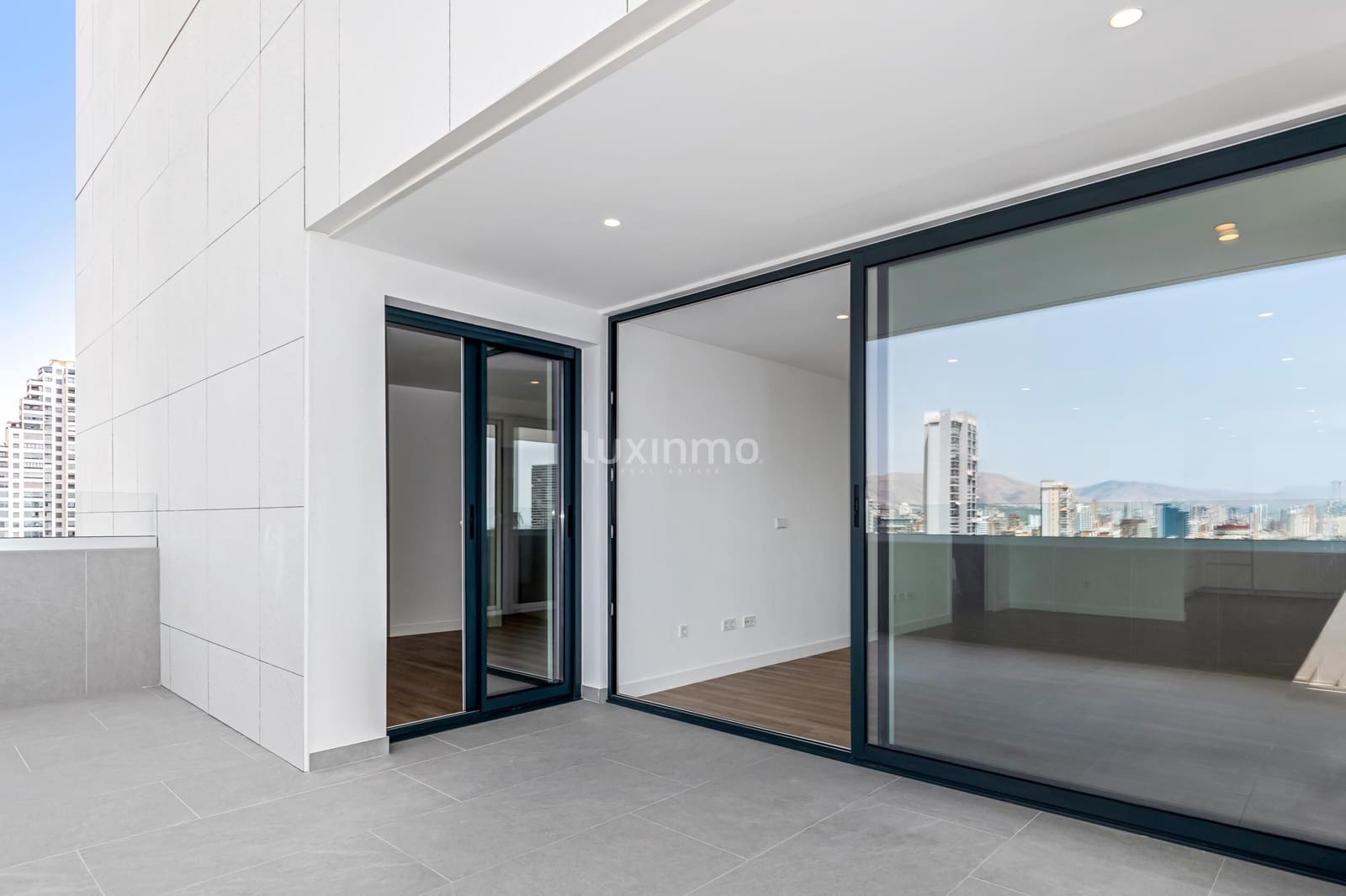 3 quarto Apartamento para venda em Benidorm com piscina - 820 000 € (Ref: 10079305)