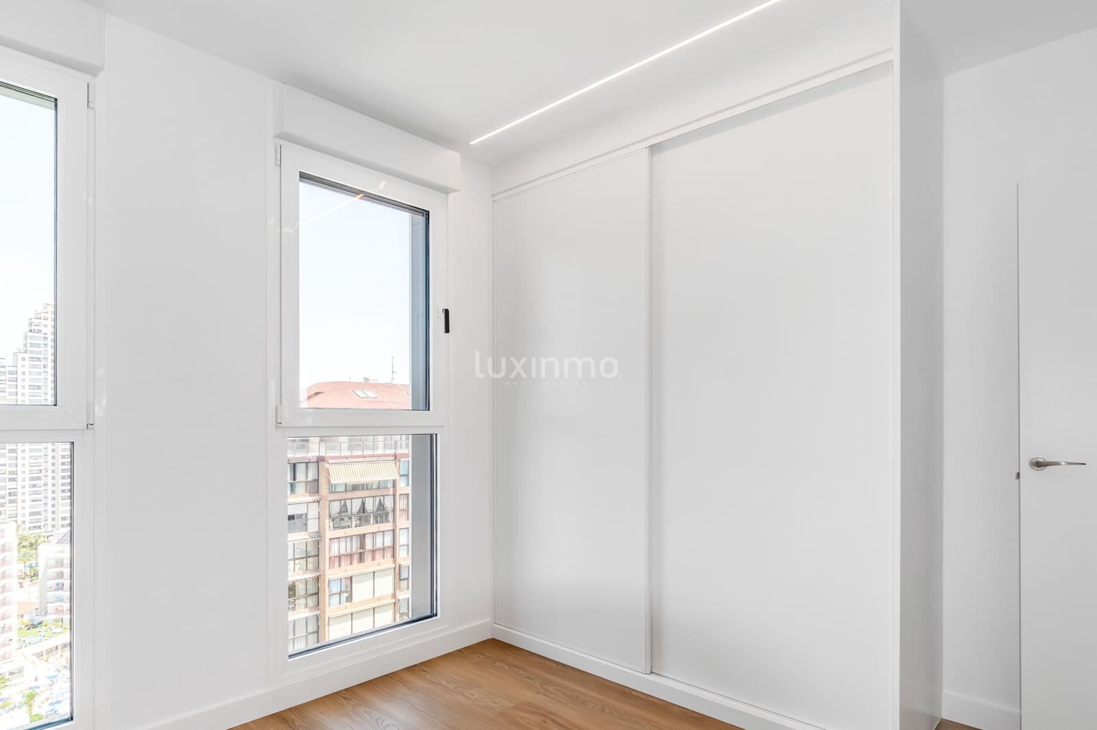 3 quarto Apartamento para venda em Benidorm com piscina - 820 000 € (Ref: 10079305)