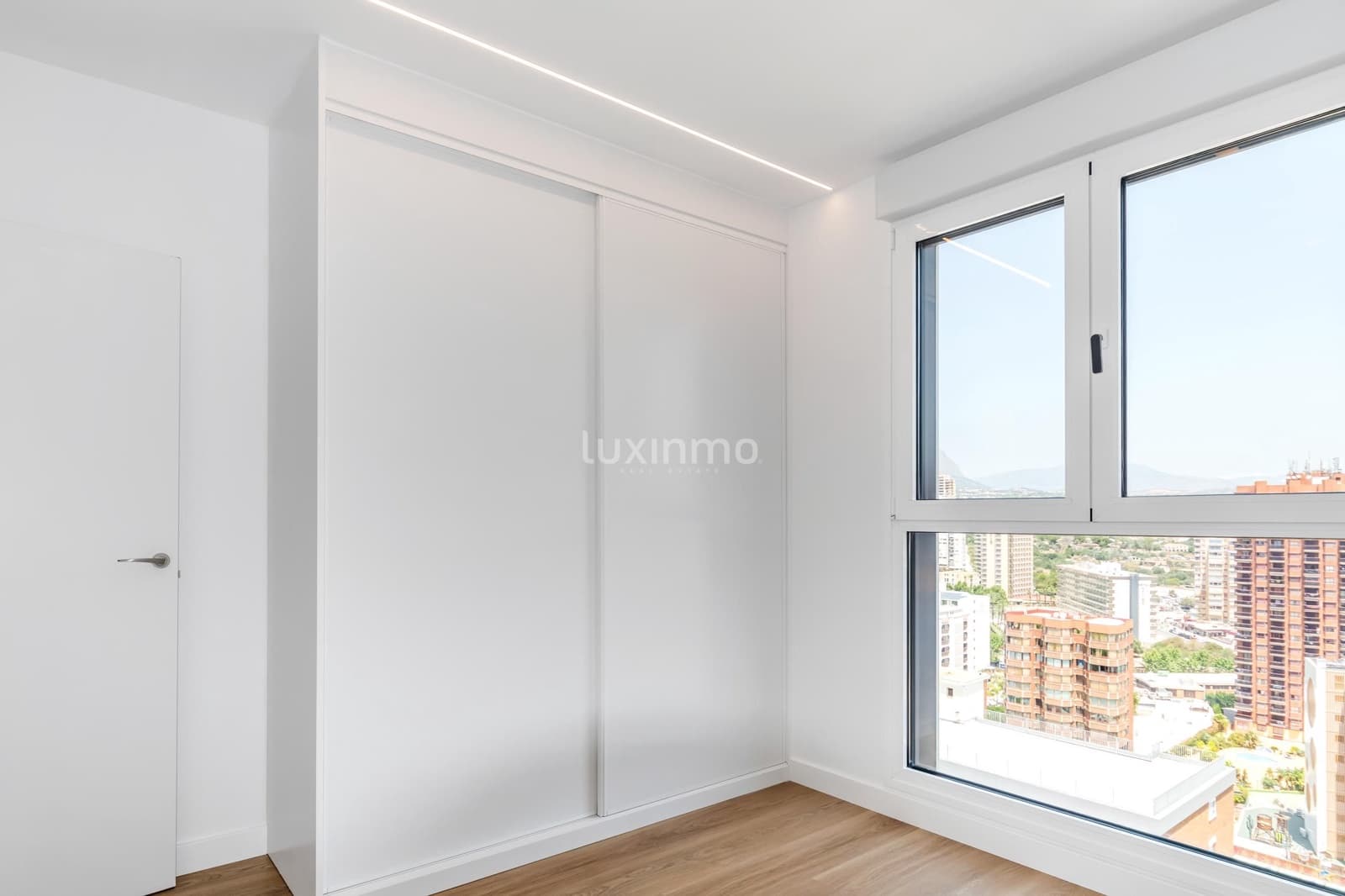 3 quarto Apartamento para venda em Benidorm com piscina - 820 000 € (Ref: 10079305)