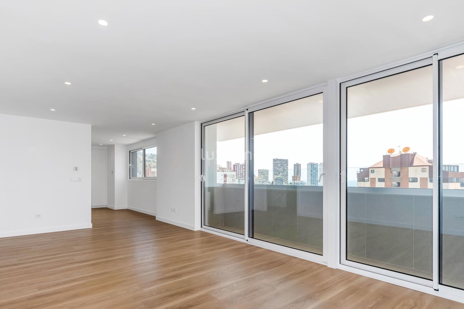 3 quarto Apartamento para venda em Benidorm com piscina - 820 000 € (Ref: 10079305)