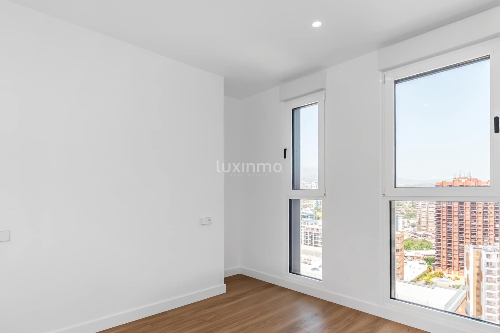 3 quarto Apartamento para venda em Benidorm com piscina - 820 000 € (Ref: 10079305)