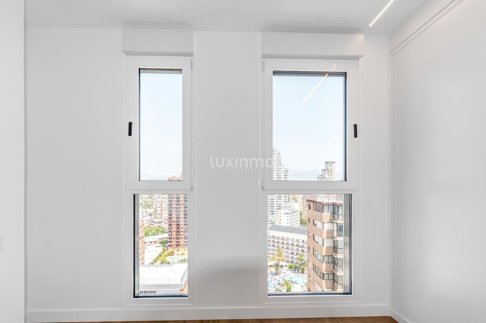 3 quarto Apartamento para venda em Benidorm com piscina - 820 000 € (Ref: 10079305)