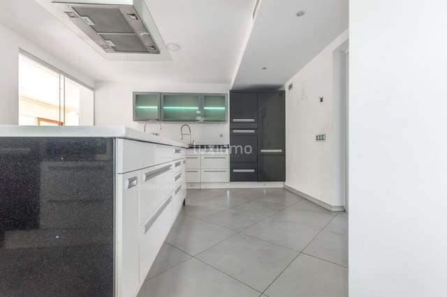 4 bedroom Villa for sale in La Nucia Pueblo  , La Nucia with garage - € 950,000 (Ref: 10079309)