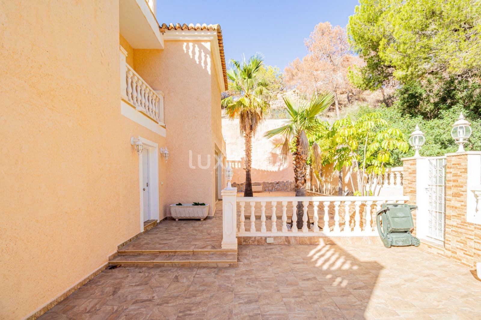 4 soverom Villa til salgs i Albir med svømmebasseng garasje - € 890 000 (Ref: 10079314)