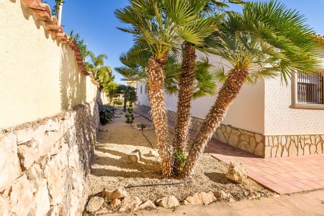 Chalet de 5 habitaciones en Canuta, Calpe / Calp en venta con piscina garaje - 795.000 € (Ref: 10079321)