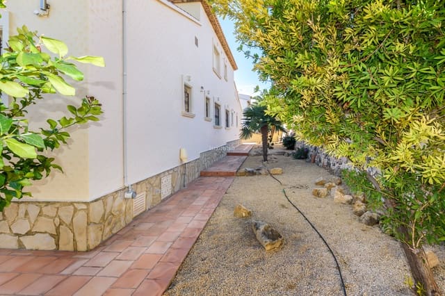 Chalet de 5 habitaciones en Canuta, Calpe / Calp en venta con piscina garaje - 795.000 € (Ref: 10079321)