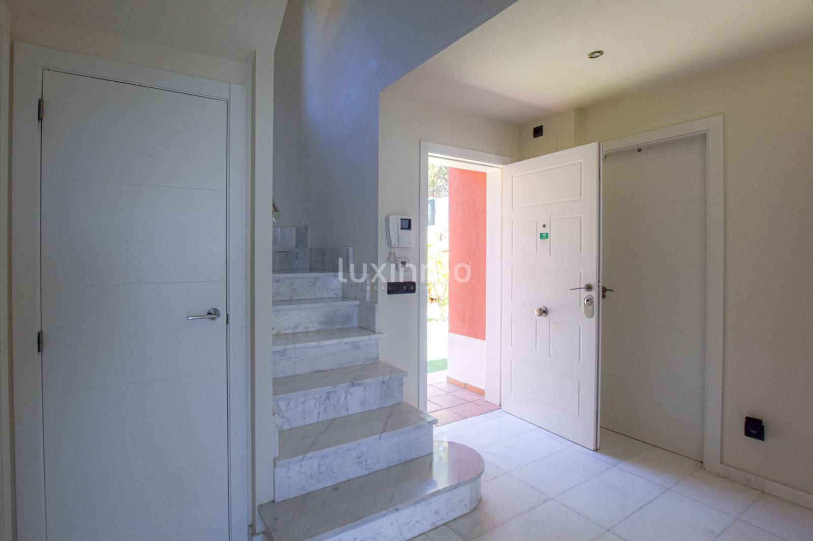 4 sypialnia Willa na sprzedaż w Finestrat z basenem garażem - 820 000 € (Ref: 10079325)