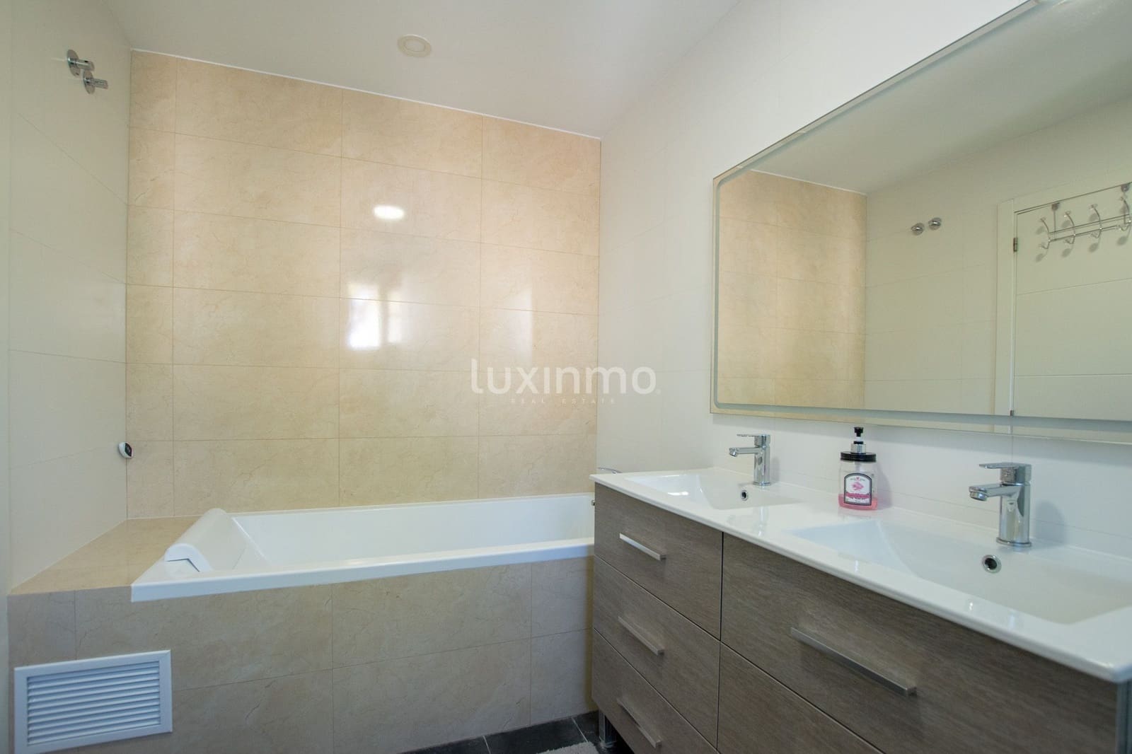 4 sypialnia Willa na sprzedaż w Finestrat z basenem garażem - 820 000 € (Ref: 10079325)