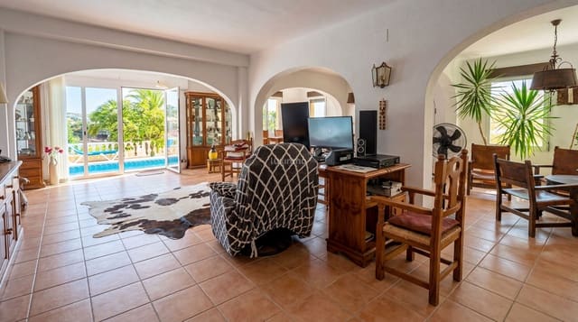 6 soveværelse Villa til salg i Maryvilla, Calpe / Calp med swimmingpool garage - € 890.000 (Ref: 10079334)