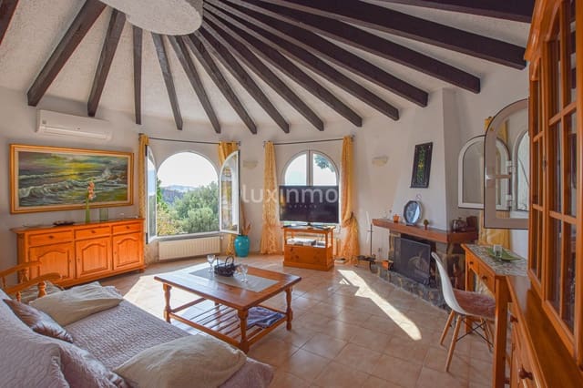 Chalet de 3 habitaciones en Maryvilla, Calpe / Calp en venta con piscina garaje - 460.000 € (Ref: 10079335)
