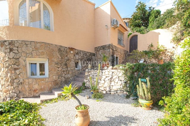 Chalet de 3 habitaciones en Maryvilla, Calpe / Calp en venta con piscina garaje - 460.000 € (Ref: 10079335)