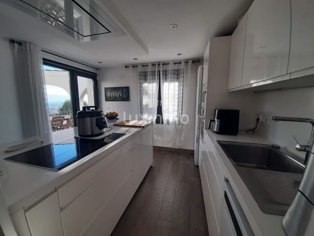 4 quarto Moradia para venda em Maryvilla, Calpe / Calp com piscina garagem - 580 000 € (Ref: 10079339)