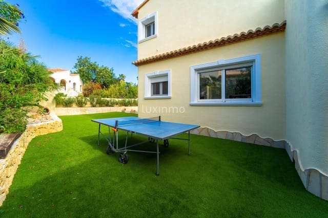 3 makuuhuone Huvila myytävänä paikassa Calpe / Calp mukana uima-altaan 
autotalli - 695 000 € (Ref: 10079343)